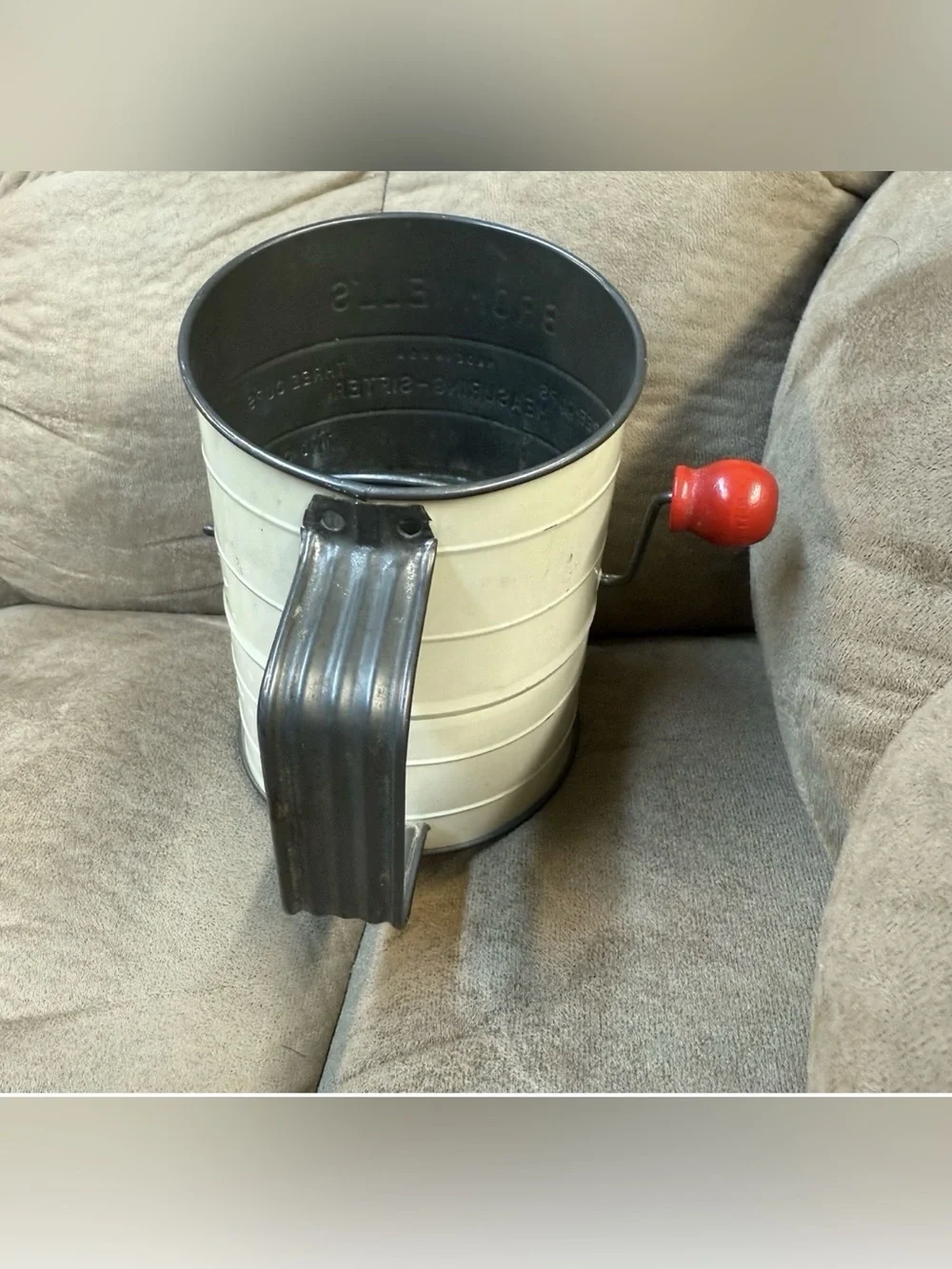 Vintage 50’s Bromwell’s 3-Cup Flour Sifter with Red Apples Design Retro Kitchen